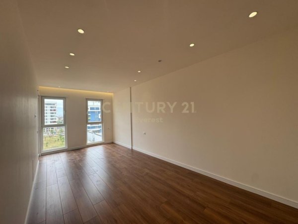 Tirane, shitet apartament 2+1+Ballkon Kati 4, 97 m² 121.000 € (Kompleksi "Univers City")