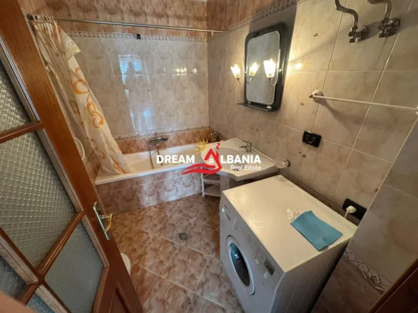 Tirane, jepet me qera apartament 3+1 , 130 m² 650€ (ne Rrugen Mine Peza)