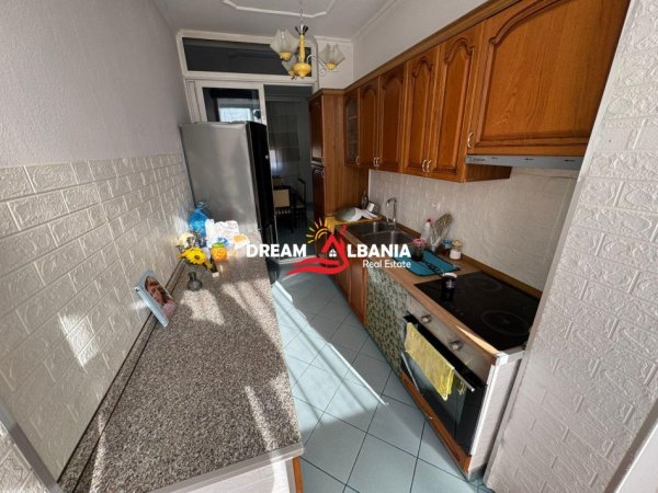Tirane, jepet me qera apartament 3+1 , 130 m² 650€ (ne Rrugen Mine Peza)