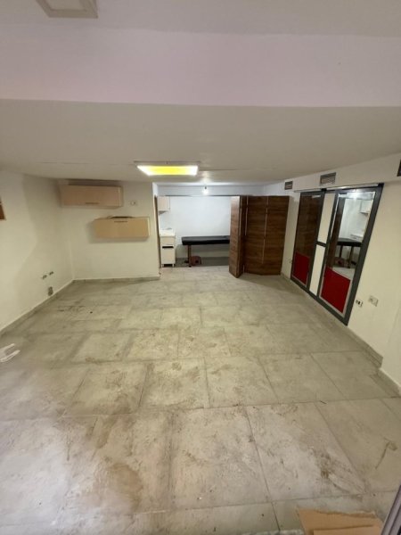 Tirane, jepet me qera ambjent biznesi Kati -1, 35 m² 300 € (Bulevardi Gjergj Fishta)