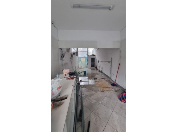 Tirane, jepet me qera dyqan Kati 0, 47 m² 800 € (Rruga e Dibres)