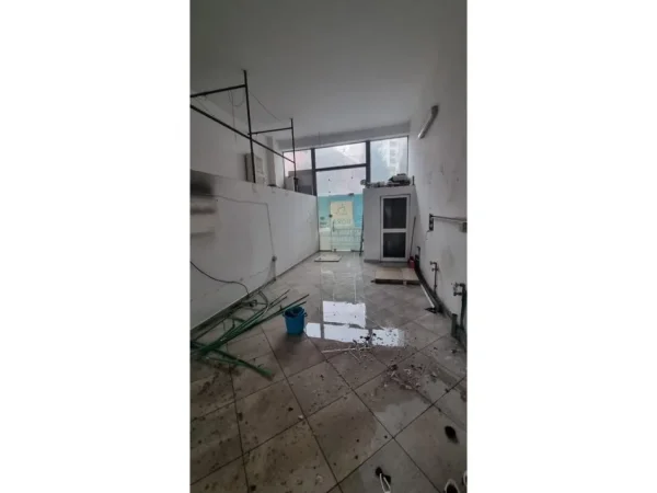 Tirane, jepet me qera dyqan Kati 0, 47 m² 800 € (Rruga e Dibres)