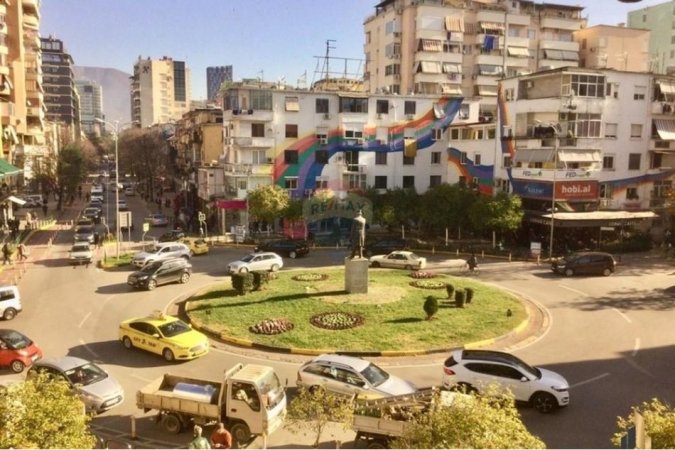 Tirane, jepet me qera dyqan , 40 m² 1.500 € (Juridiku ne Bllok)