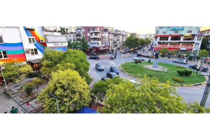 Tirane, jepet me qera dyqan , 40 m² 1.500 € (Juridiku ne Bllok)