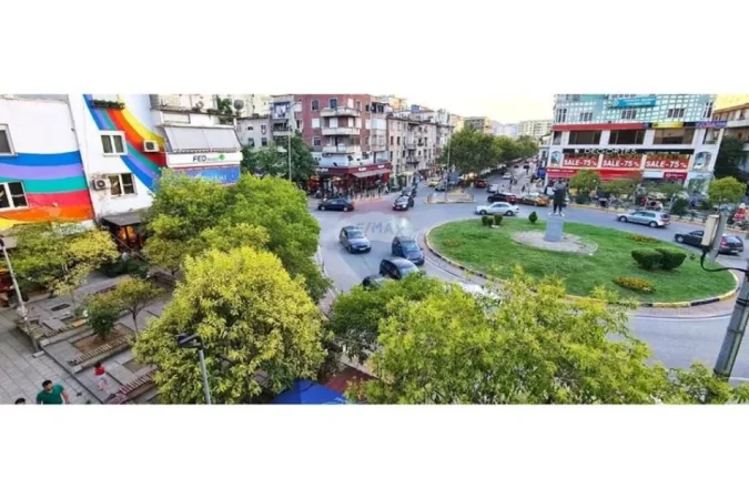 Tirane, jepet me qera dyqan , 40 m² 1.500 € (Juridiku ne Bllok)