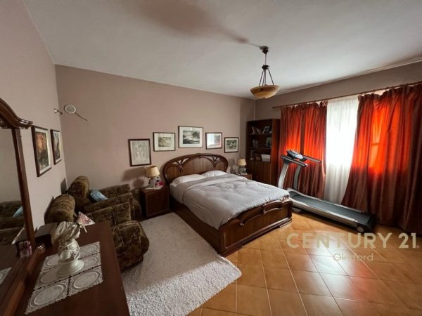 Tirane, shitet apartament 2+1+Ballkon Kati 6, 132 m² 180.000 € (prane rruges dritan hoxha)