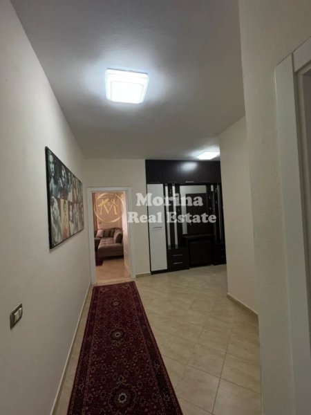 Tirane, jepet me qera apartament 2+1+Ballkon Kati 2, 90 m² 550 € (Pallati i Brigadave)