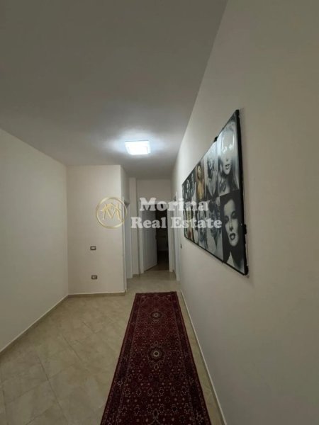 Tirane, jepet me qera apartament 2+1+Ballkon Kati 2, 90 m² 550 € (Pallati i Brigadave)