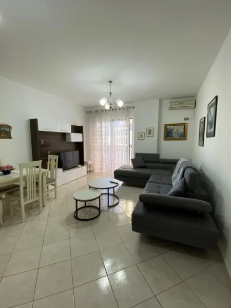 Tirane, jepet me qera apartament 2+1+Aneks+Ballkon Kati 5, 104 m² 500 € (Astir)