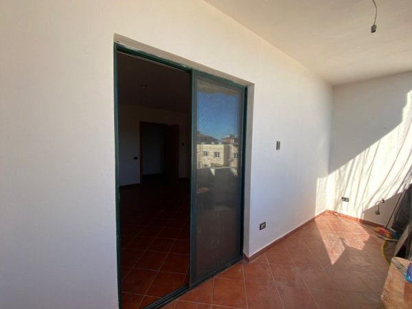 Durres, shitet apartament 2+1+Ballkon Kati 10, 82 m² 120.000 € (Abaz Celkupa)