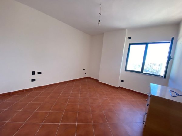Durres, shitet apartament 2+1+Ballkon Kati 10, 82 m² 120.000 € (Abaz Celkupa)