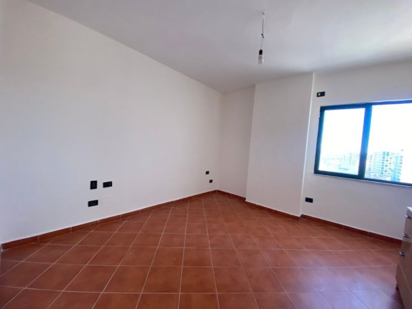 Durres, shitet apartament 2+1+Ballkon Kati 10, 82 m² 120.000 € (Abaz Celkupa)