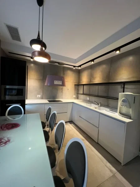 Tirane, jepet me qera apartament 3+1 , 108 m² 2.000 € (Kodra e diellit)