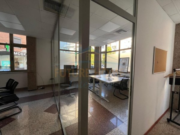 Tirane, jepet me qera ambjent biznesi Kati 0, 225 m² 4.250 € 
