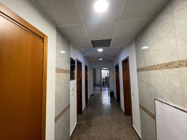 Tirane, jepet me qera ambjent biznesi Kati 0, 225 m² 4.250 € 