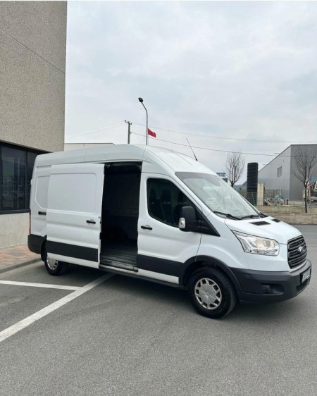 Tirane, shitet makine Ford Transit Nafte, e bardhë manuale Kondicioner 360 Tkm 13.000 €