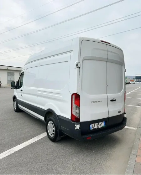 Tirane, shitet makine Ford Transit Nafte, e bardhë manuale Kondicioner 360 Tkm 13.000 €