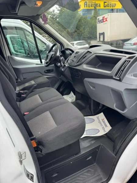 Tirane, shitet makine Ford Transit Nafte, e bardhë manuale Kondicioner 360 Tkm 13.000 €