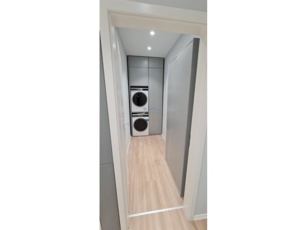 Tirane, jepet me qera apartament 2+1+Ballkon Kati 2, 105 m² 800 € 