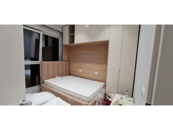 Tirane, jepet me qera apartament 2+1+Ballkon Kati 2, 105 m² 800 € 