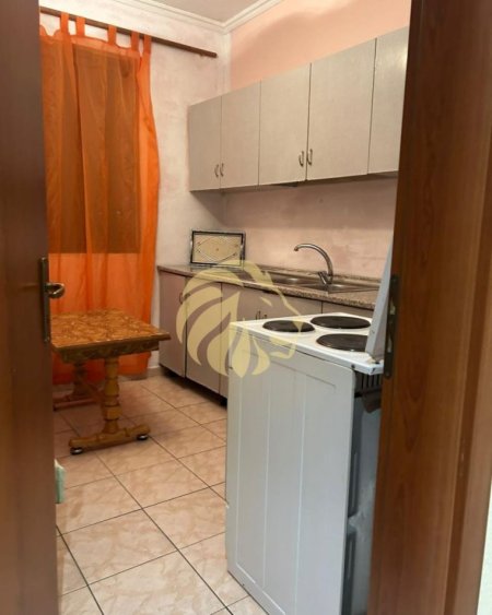 Tirane, jepet me qera apartament 2+1+Ballkon Kati 6, 75 m² 450 € 