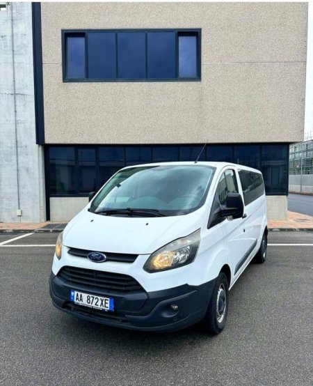 Tirane, shitet Minibus Ford Transit Custom 8+1 Nafte, e bardhë manuale Kondicioner 180.000 km 15.500 €