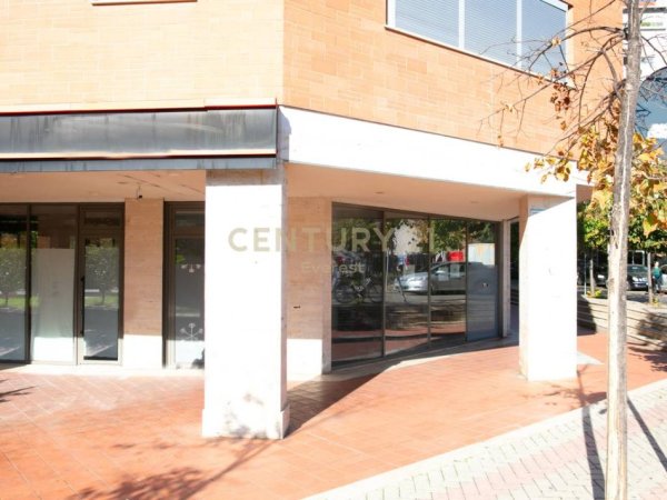Tirane, shes dyqan Kati 0, 82 m² 275.000 € 