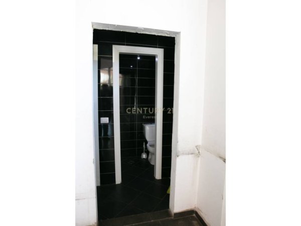 Tirane, shes dyqan Kati 0, 82 m² 275.000 € 