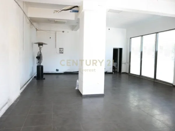 Tirane, shes dyqan Kati 0, 82 m² 275.000 € 