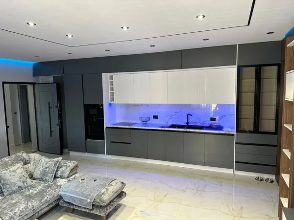 Tirane, jepet me qera apartament 1+1 Kati 3, 80 m² 700 € (Liqeni Farkes)