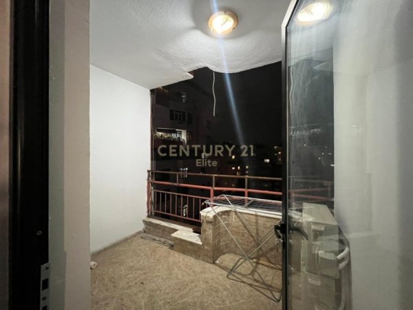 Tirane, jepet me qera apartament 1+1 Kati 6, 68 m² 700 € (Bllok)
