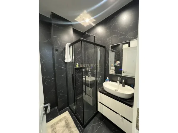 Tirane, jepet me qera apartament 1+1 Kati 6, 68 m² 700 € (Bllok)