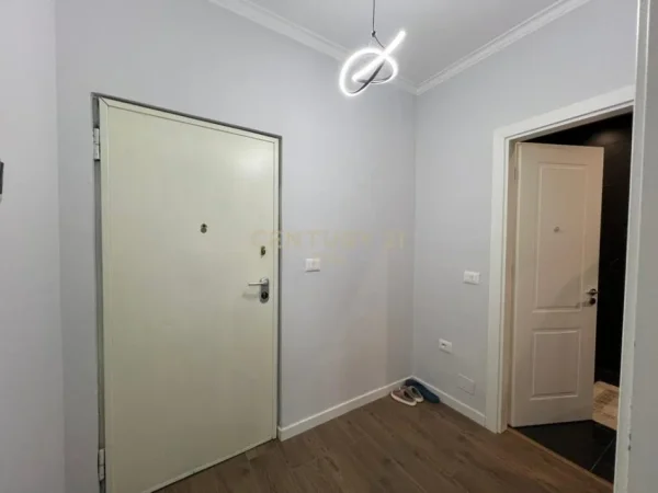 Tirane, jepet me qera apartament 1+1 Kati 6, 68 m² 700 € (Bllok)