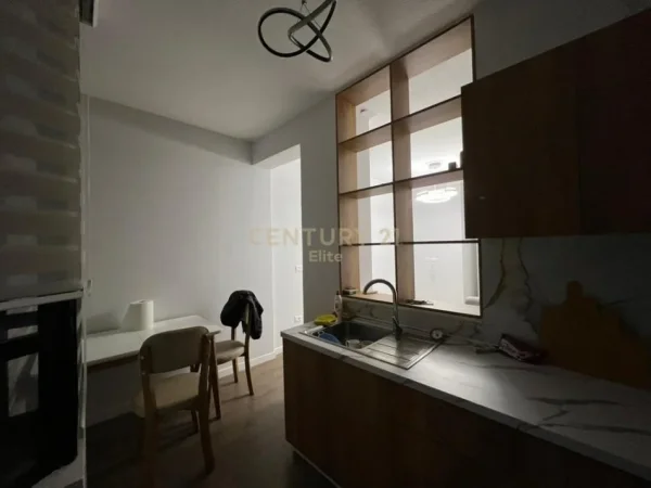 Tirane, jepet me qera apartament 1+1 Kati 6, 68 m² 700 € (Bllok)