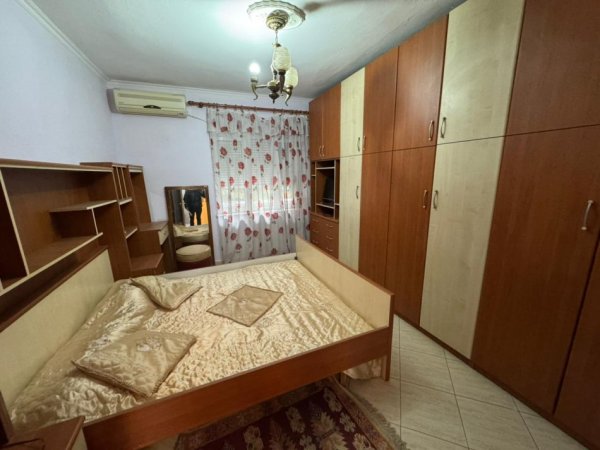 Tirane, jepet me qera apartament 3+1+Ballkon Kati 2, 100 m² 700 € 