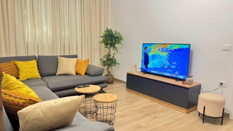 Tirane, jepet me qera apartament 2+1 , 90 m² 800 € (Qender)