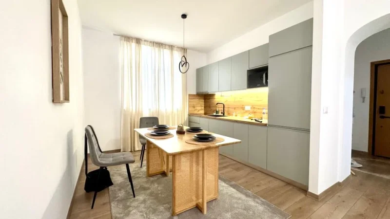 Tirane, jepet me qera apartament 2+1 , 90 m² 800 € (Qender)