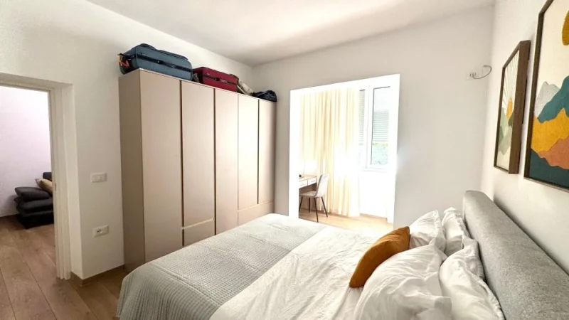 Tirane, jepet me qera apartament 2+1 , 90 m² 800 € (Qender)
