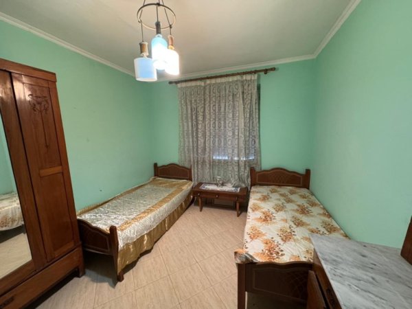 Tirane, jepet me qera apartament 3+1+Ballkon Kati 2, 100 m² 700 € 