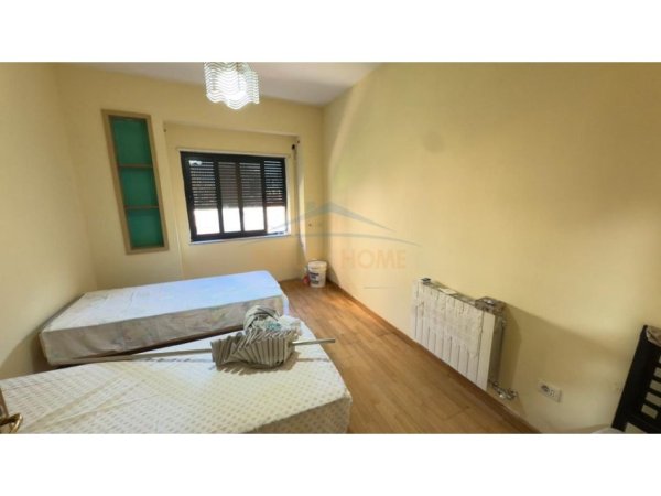 Tirane, jepet me qera apartament 3+1+Aneks+Ballkon Kati 3, 153 m² 1.200 €
