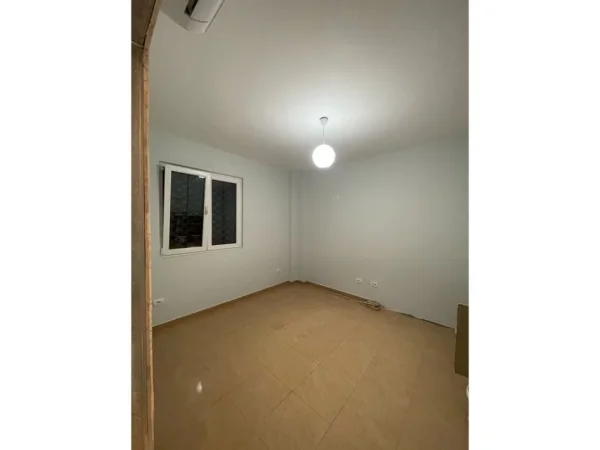 Tirane, shitet apartament 1+1 Kati 5, 62 m² 87.000 € (fresku)