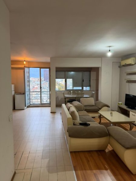 Tirane, jepet me qera apartament 2+1+Ballkon Kati 8, 100 m² 700 € 