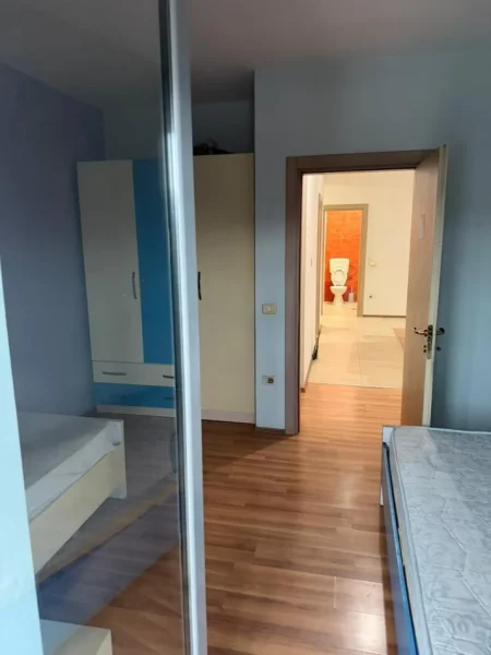 Tirane, jepet me qera apartament 2+1+Ballkon Kati 8, 100 m² 700 € 