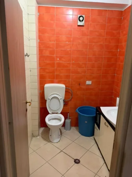 Tirane, jepet me qera apartament 2+1+Ballkon Kati 8, 100 m² 700 € 