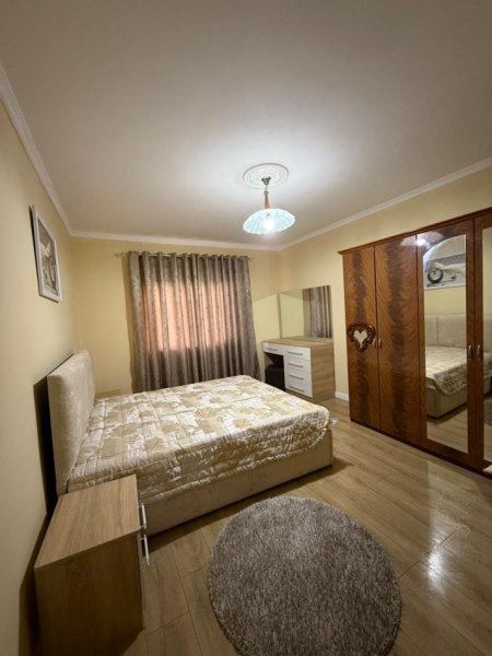 Tirane, jepet me qera apartament 2+1+Ballkon Kati 5, 75 m² 600 €