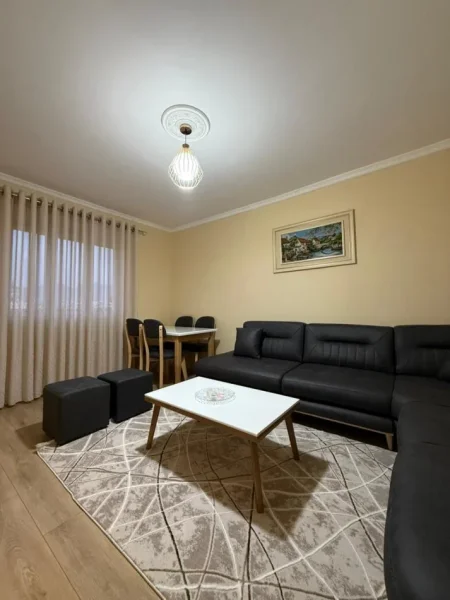 Tirane, jepet me qera apartament 2+1+Ballkon Kati 5, 75 m² 600 €