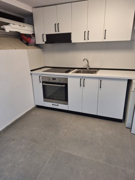 Tirane, jepet me qera ambjent biznesi Kati -1, 35 m² 300 € 