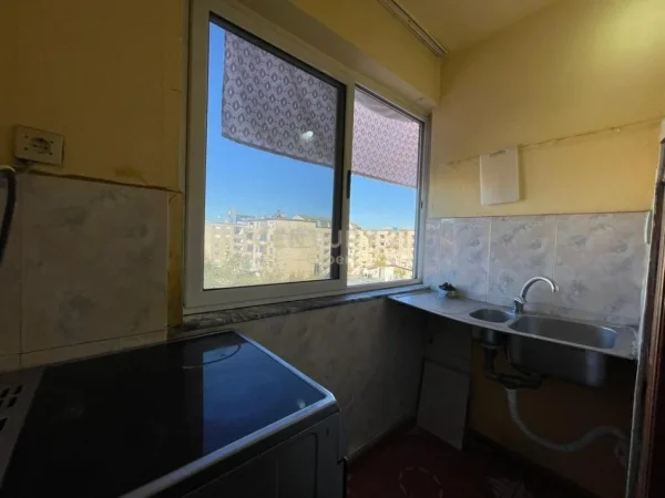 Tirane, shitet apartament 2+1+Ballkon Kati 5, 60 m² 100.000 € (laprake prane kmy)