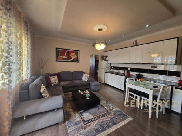 Tirane, shitet apartament 2+1+Ballkon Kati 10, 72 m² 