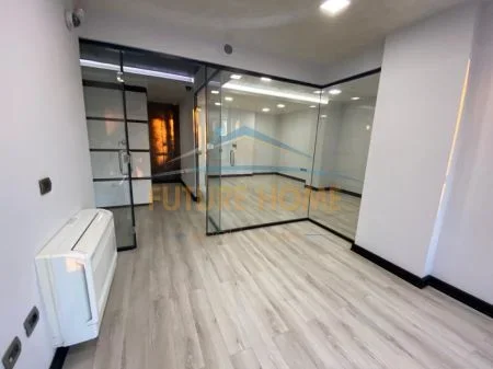 Durres, jepet me qera zyre Kati 1, 125 m² 1.000 € 